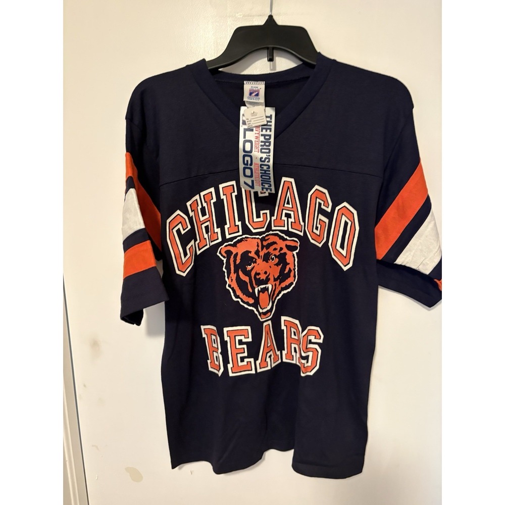 Vintage Chicago Bears Logo 7 Graphic T shirt Size Med Blue Stripe Sleeves NWT